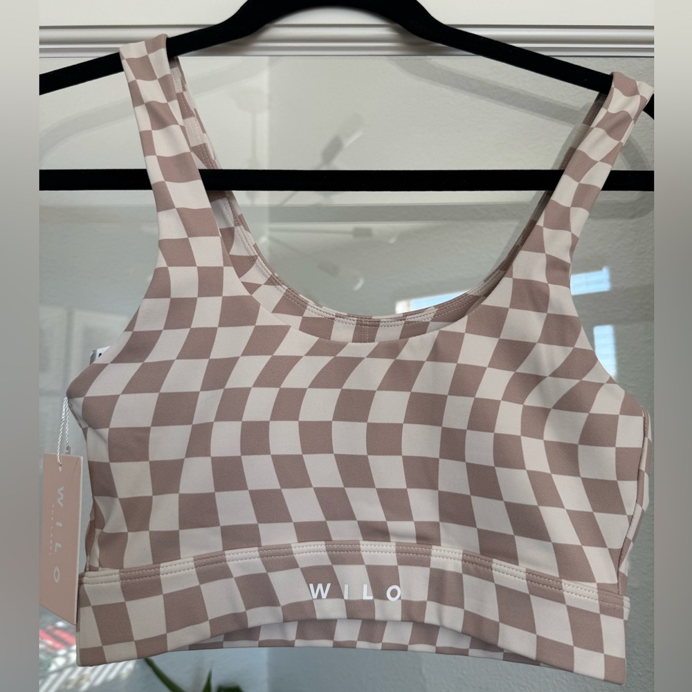 Wilo Sports Bra and Shorts Set - Picture 3 of 6